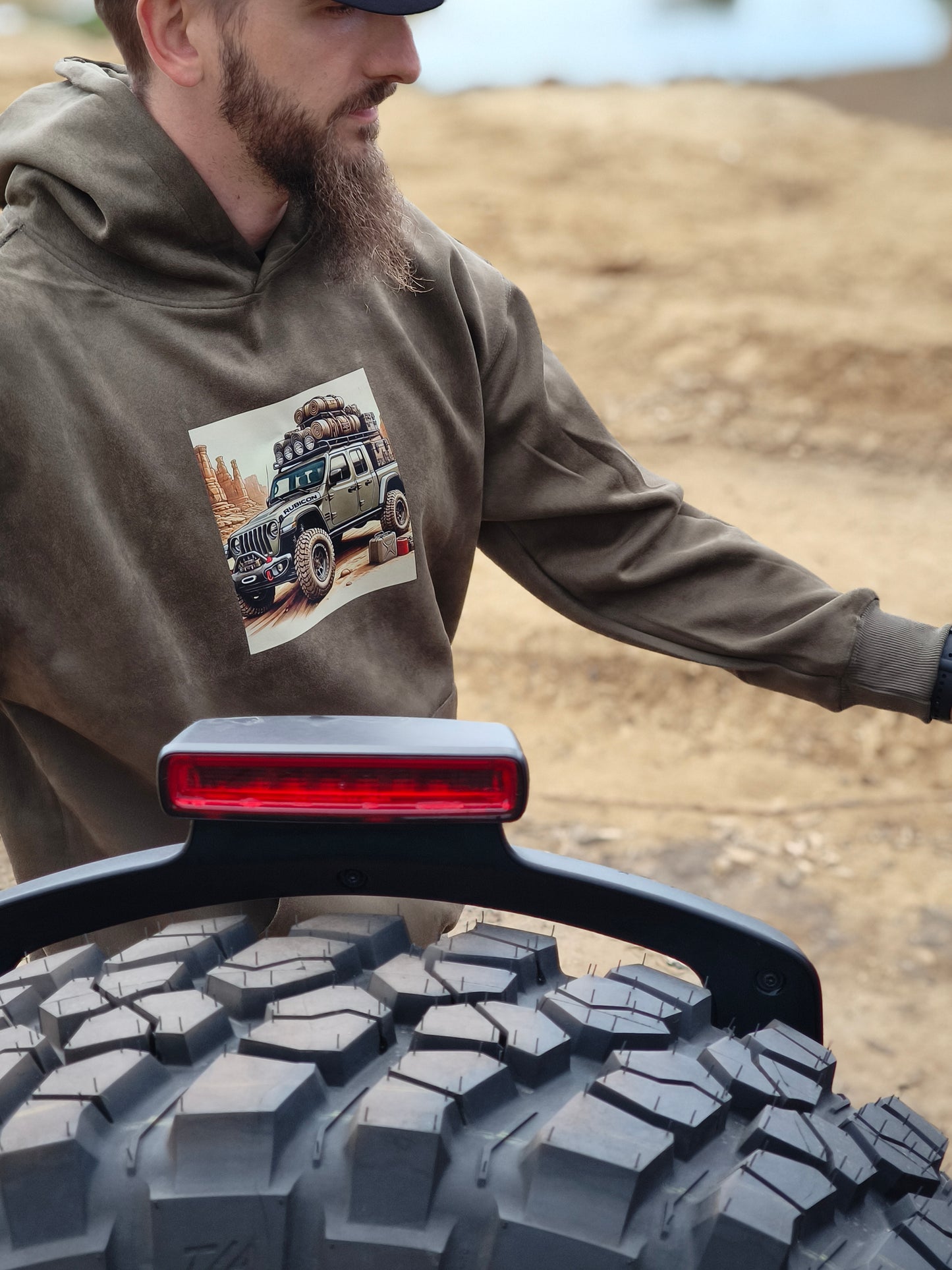 Bluza z kapturem i kieszenią - wyprawowy Jeep Gladiator JT zielony